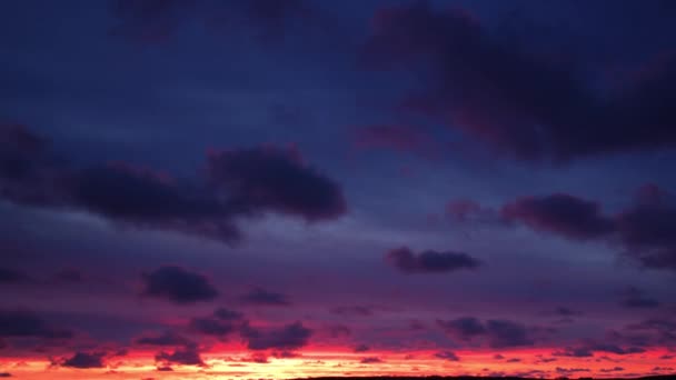 摘要深红色背景 戏剧化的火红的天空绝妙的日落背景 为设计提供复制空间 — 图库视频影像