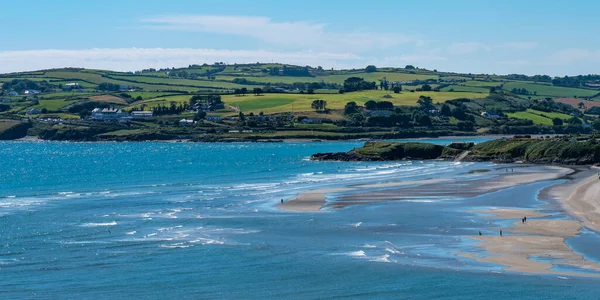 晴れた夏の日に有名なインチドニーのアイルランドのビーチの景色 アイルランドの美しい大西洋岸 夏の海辺のリゾート 水の空中ビューの体 海沿岸 — ストック写真