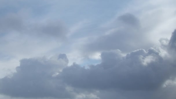 青い空に対する積雲 コピースペースの背景 背景としての空とテキストのための場所 ビデオのタイムラプス — ストック動画