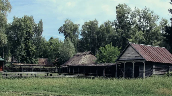Kansanarkkitehtuurin Museossa Lähi Dnepr Alueen Jokapäiväisessä Elämässä Historiallinen Ukrainalainen Talo — kuvapankkivalokuva