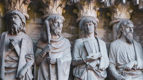 Скульптурні Зображення Святих Апостолів Фасаді Собору Святого Фина Барре Корку — стокове фото