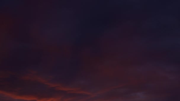 Рассвет Багровые Облака Сильные Красные Розовые Полосы Указывают Высокие Облака — стоковое видео