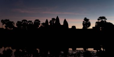 Karanlık şafak gökyüzü ve ağaç siluetleri, Angkor Wat, Kamboçya manzarası.