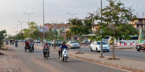 Siem Reap Kambodja December 2018 Trafik Gatan Den Sydasiatiska Staden — Stockfoto