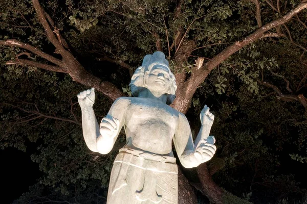 Skulpturell Bild Mångfacetterad Och Multibeväpnad Hinduisk Gudom Kvällen Gatan Siem — Stockfoto