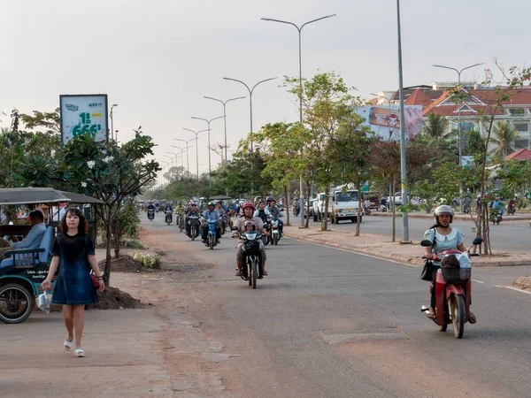Siem Reap Cambodia December 2018 南亚暹粒充满活力的城市生活 繁忙的街道塞满了车辆 形成了一个充满活力的氛围 — 图库照片