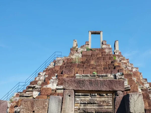 Вершина Древней Каменной Пирамиды Камбодии Средневековые Руины Юго Восточной Азии — стоковое фото