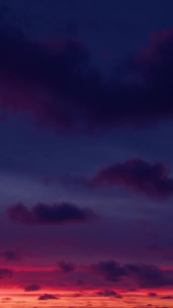 Облака Светились Розовым Оттенком Доминируя Утреннем Небе Обеспечивая Захватывающий Вид — стоковое видео