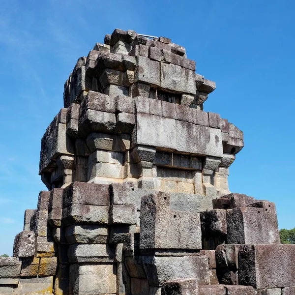 ケオの古代クメール寺院の未完成の石塔 — ストック写真