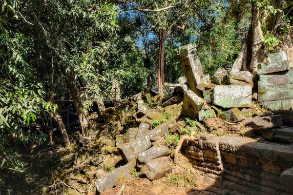 Antiguas Ruinas Del Imperio Jemer Bosque Camboyano Día Soleado — Foto de Stock