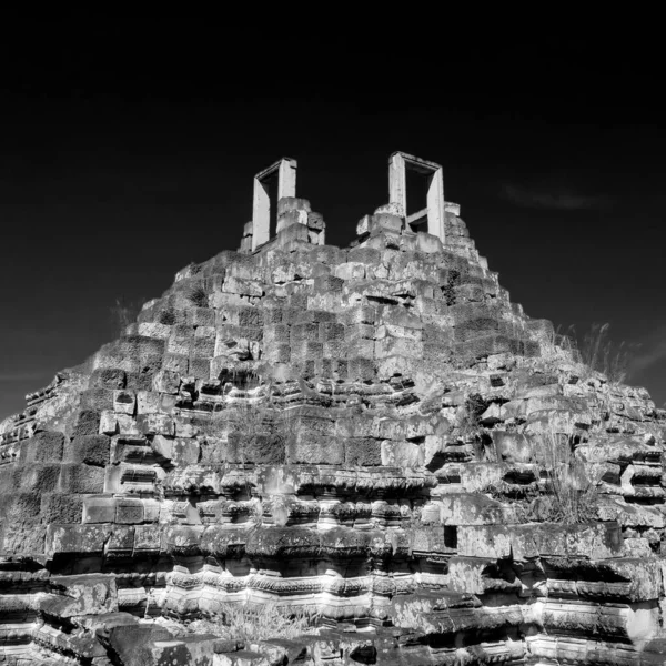 Skyward View Ancient Stone Pyramid Top Cambodia Medieval Ruin Southeast — Stock Photo, Image