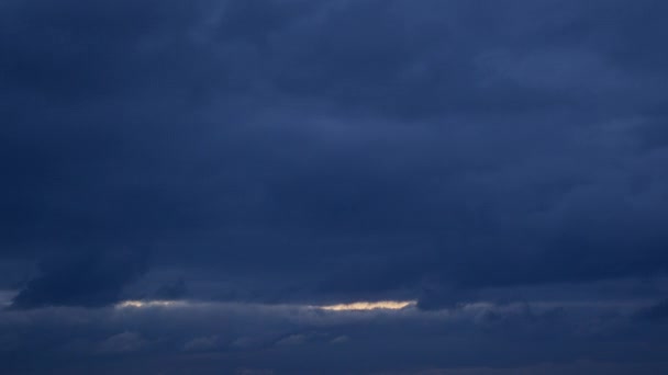 Голубой Час Небо Полное Синих Облаков Видео Хронометраж Небо Фон — стоковое видео