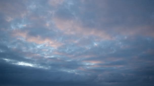 Рожеві Відтінки Хмарах Ранковому Небі Відеочасовий Розрив Хмарне Небо Фон — стокове відео