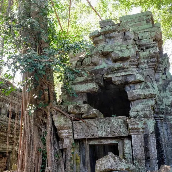 Image Depicts Decaying Khmer Stone Building Medieval Period Set Backdrop — Stock Photo, Image