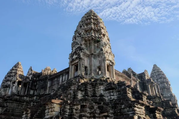 День Голубого Неба Каменной Башни Ангкор Вата — стоковое фото