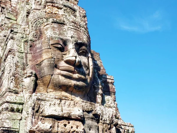 Zachycení Starobylé Kamenné Sochy Kambodže Úsměvem — Stock fotografie