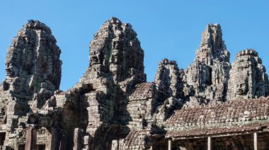 Bayon 'un resmi, Angkor' daki ünlü Khmer tapınağı, Kral 7. Jayavarman döneminde 12. ya da 13. yüzyılda kuruldu..