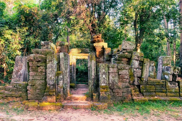 Zřícenina Středověké Kamenné Budovy Kambodži — Stock fotografie