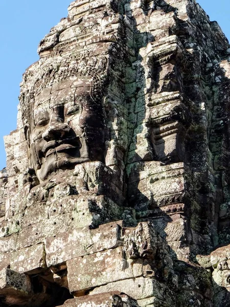 高棉拜恩寺塔楼上的石脸 — 图库照片
