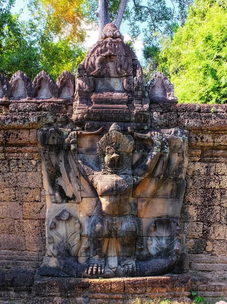 Basreliéf Garudou Prea Chánem Kambodžou Starobylým Mýtickým Charakterem Zdi Budovy — Stock fotografie