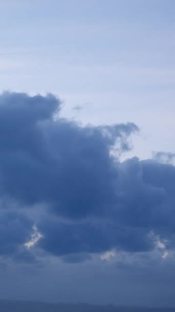 Impresionante Clip Lapso Tiempo Nubes Cúmulos Que Mueven Contra Impresionante — Vídeo de stock