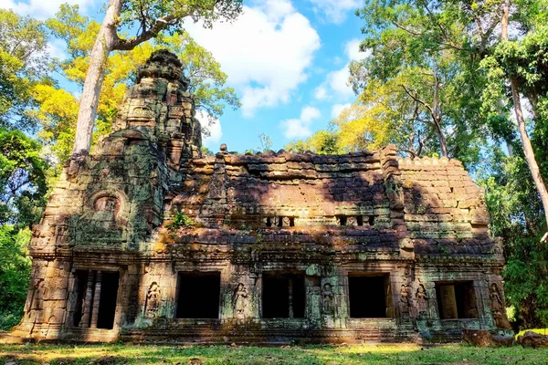 Zvětralý Odkaz Stará Opuštěná Budova Khmer Stojící Kambodžském Lese Památka — Stock fotografie