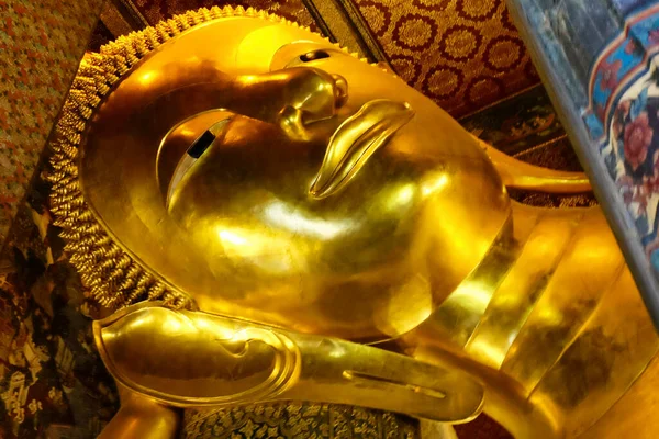 Förgylld Buddha Ansikte Från Thailändska Templet Lutande Buddha Bangkok — Stockfoto