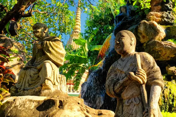 Park Skulpturen Und Pflanzen Alten Tempel Von Bangkok — Stockfoto