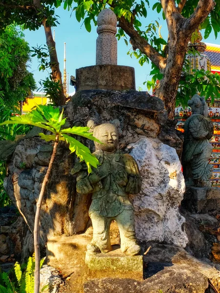 Imagem Escultural Antiga Uma Menina Asiática Bonito Jardim Templo Tailândia — Fotografia de Stock