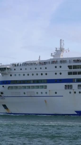 Cobh Irsko Podzim2022 Velký Vícepodlažní Trajekt Společnosti Brittany Ferries Pluje — Stock video