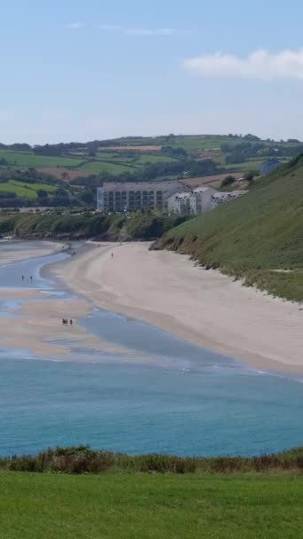 Потрясающий Прибрежный Пейзаж Ирландского Пляжа Инчидони Укомплектованный Чистыми Бирюзовыми Водами — стоковое видео
