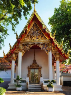 Tayland, Bangkok 'ta bir Tayland Tapınağı Wat Pho' sunun güzel dekore edilmiş yüzü..