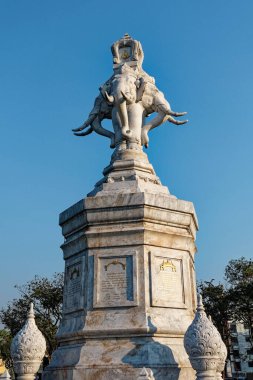 Bangkok, Tayland - 27 Aralık 2018: 4 Başlı Fil Heykeli. Rama IX Altın Jübile Anıtı, hükümdarlığının Altın Yıldönümü anısına 1996 yılında Kral Rama IX onuruna dikildi..