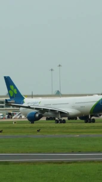 Dublin Ireland October 2023 Large Passenger Plane Sits Runway Another — Stockvideo