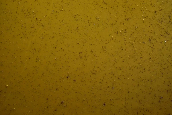 Çok sayıda küçük, dağınık siyah benekleri olan kahverengi bir yüzeye yakından bakmak..