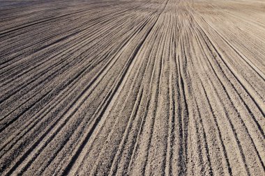 Tarlaya sürülmüş, hava manzaralı. Tarım arazisi.