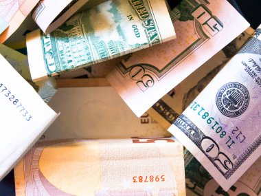 Para Kaosu. Avrupa ve Dolar banknotlarının karışıklığı.