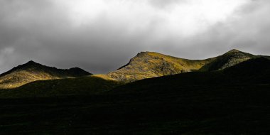 İrlanda 'da Carrauntoohil Geçidi' ni keşfediyorum..