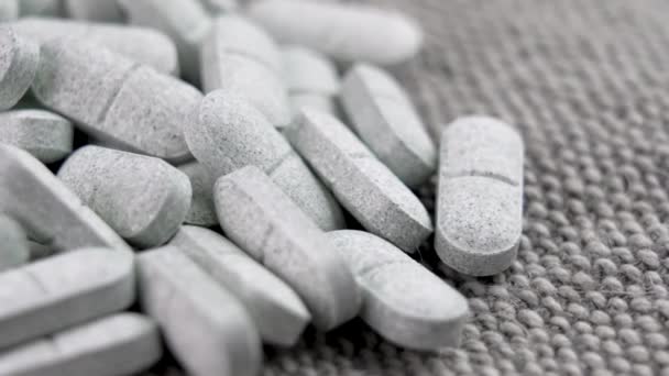 Tryptophan Nyugtató Tabletták Durva Ruhán Gyógymód Depresszióra Álmatlanságra Természetes Gyógyszerészeti — Stock videók