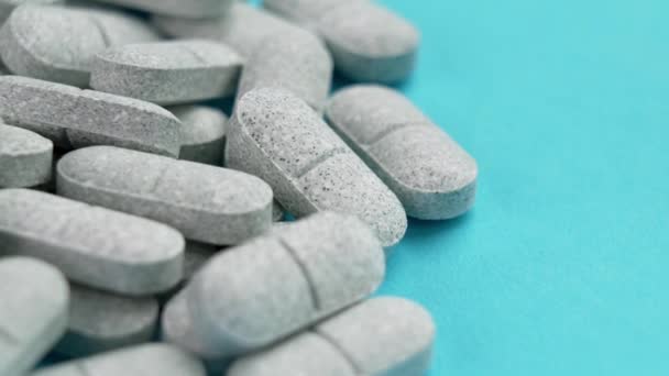 Pillole Sedative Triptofane Uno Sfondo Blu Colorato Rimedio Medico Depressione — Video Stock