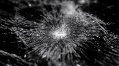 Siyah kırık cep telefonu dokunmatik ekranı. Makro. Döndürme