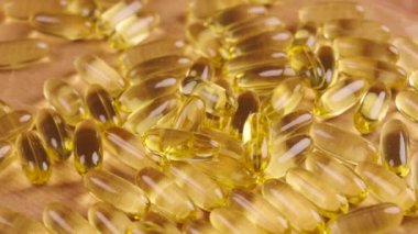 Omega 3 yağ kapsülleri ve balık yağı. DHA ve Çevre Koruma Sağlığı Dengesi