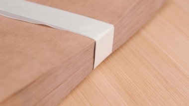 Profesyonel aletlerin dezenfekte edilmesi için bir paket kağıt manikür sterilizasyon torbası.