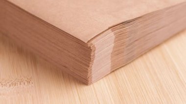 Profesyonel aletlerin dezenfekte edilmesi için bir paket kağıt manikür sterilizasyon torbası.