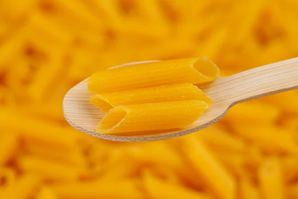 Pasta Lentejas Amarillas Una Cuchara Madera Bambú Macarrones Sin Gluten —  Fotos de Stock