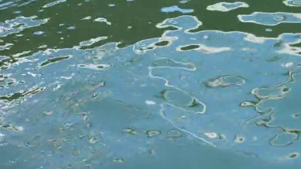 Αντανάκλαση Του Φωτός Στο Θαλασσινό Νερό Κυματίζει Από Κοντά Αφηρημένη — Αρχείο Βίντεο