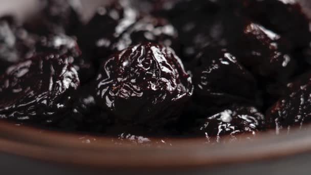 Pişiren Kurutulmuş Erik Çelik Çatalı Yakından Alır Kuru Meyve Malzemeleri — Stok video