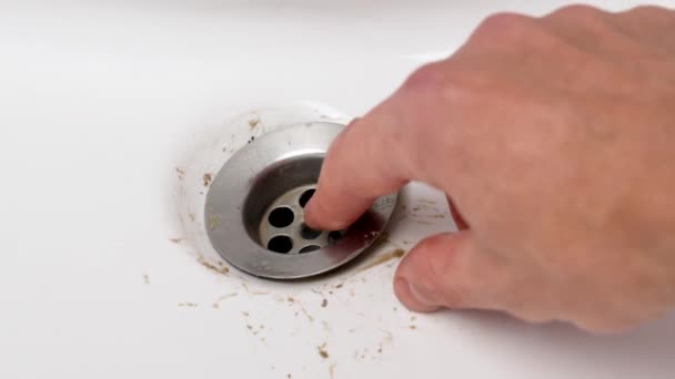 Demontage Eines Verschmutzten Verstopften Waschbeckens Zur Reinigung Und Reparatur Aus — Stockvideo