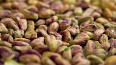 Kabuksuz fıstık kabuğu. Besleyici fındık çekirdekleri. Diyet sağlıklı yemek. Döndürme