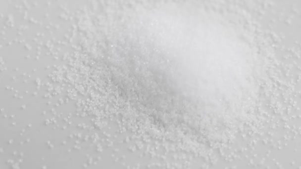 スローモーションで白い甘味料の山に注ぐステビア砂糖の粉 — ストック動画